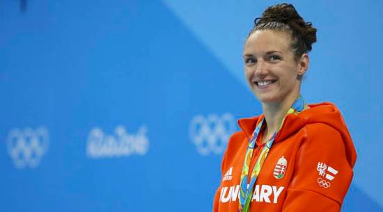 Swimming - Women's 200m Individual Medley Victory Ceremony